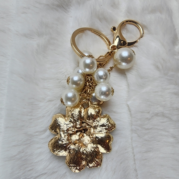 COPY - Black and Gold Camellia Keychain/Bag Charm - Picture 2 of 3